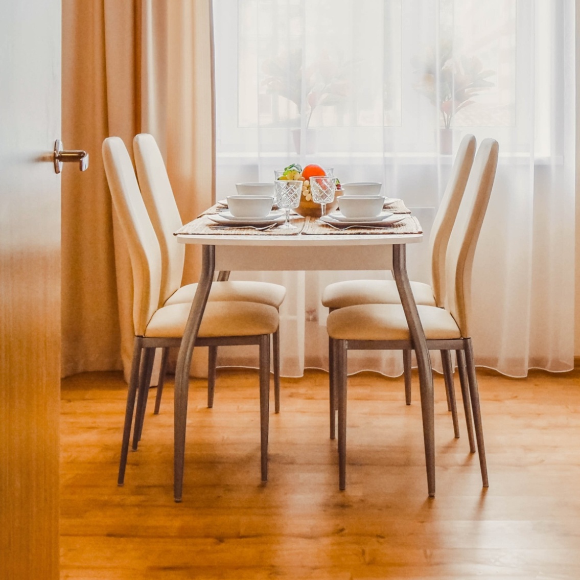 Фактурная гармония в шоу-руме ЖК «Астрид»